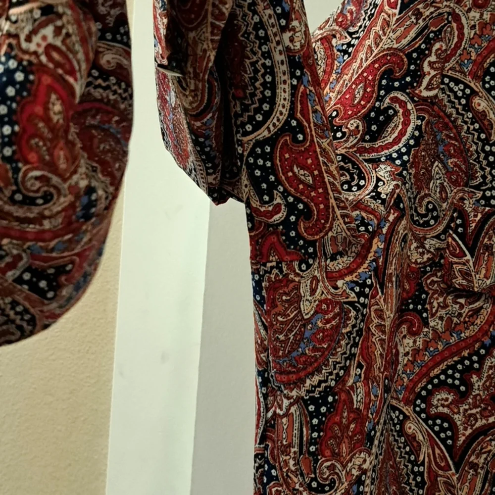 Laura Scott paisley button down Multicolor V neck casual Blouse size L